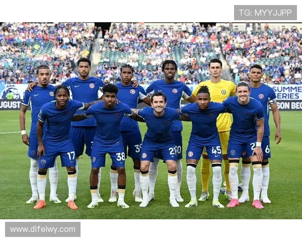 切尔西中场失控与后防危机显现,复兴之路面临阶段性考验 切尔西中场失控与后防危机显现,复兴之路面临阶段性考验