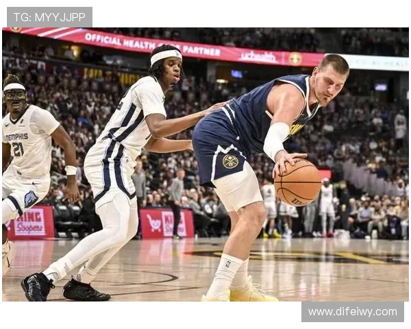 内线拉塞尔篮板封盖压制约基奇防守主导