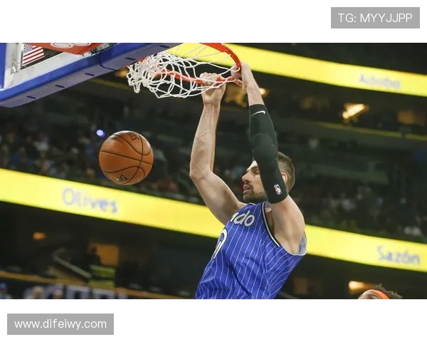 武切维奇利用低位单打拉开空间，助魔术内线效率提升明显